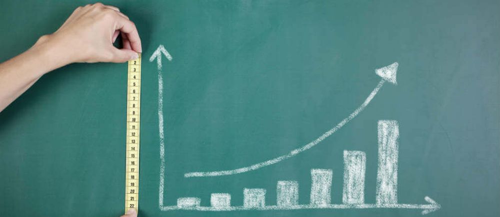 o-que-são-os-indicadores-na-logística O que são os indicadores na logística? Na imagem, gráfico e fita métrica em alusão a métodos para avaliar a logística