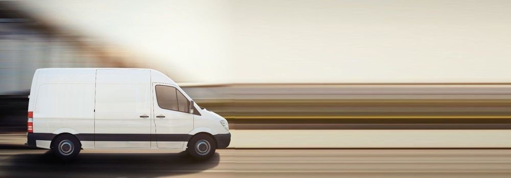 Vuc-correndo-em-entrega-expressa Quem faz a entrega expressa? Na imagem, veículo realiza rota para entrega de mercadorias na modalidade expressa, que é ofertada por diversas transportadoras no Brasil
