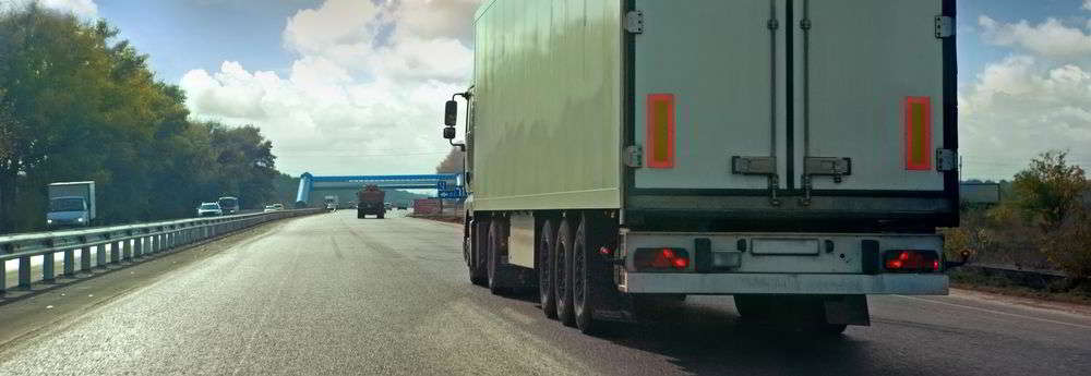 custos indiretos para caminhoneiros autônomos Custos indiretos para caminhoneiros autônomos: na imagem, caminhão realiza transporte de carga, cujo motorista autônomo deve levar em conta os custos indiretos para garantir uma boa margem de lucro