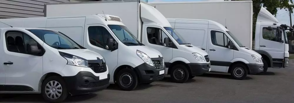 Cross Docking logística; na imagem, vemos veículos para transporte de carga, que evidenciam a importância do cross docking para a logística