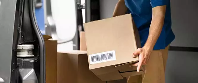 quanto-tempo-a-gfl-demora-para-entregar Como rastrear entrega da GFL? Na imagem, entregador da transportadora GFL em alusão a quanto demora a entrega.